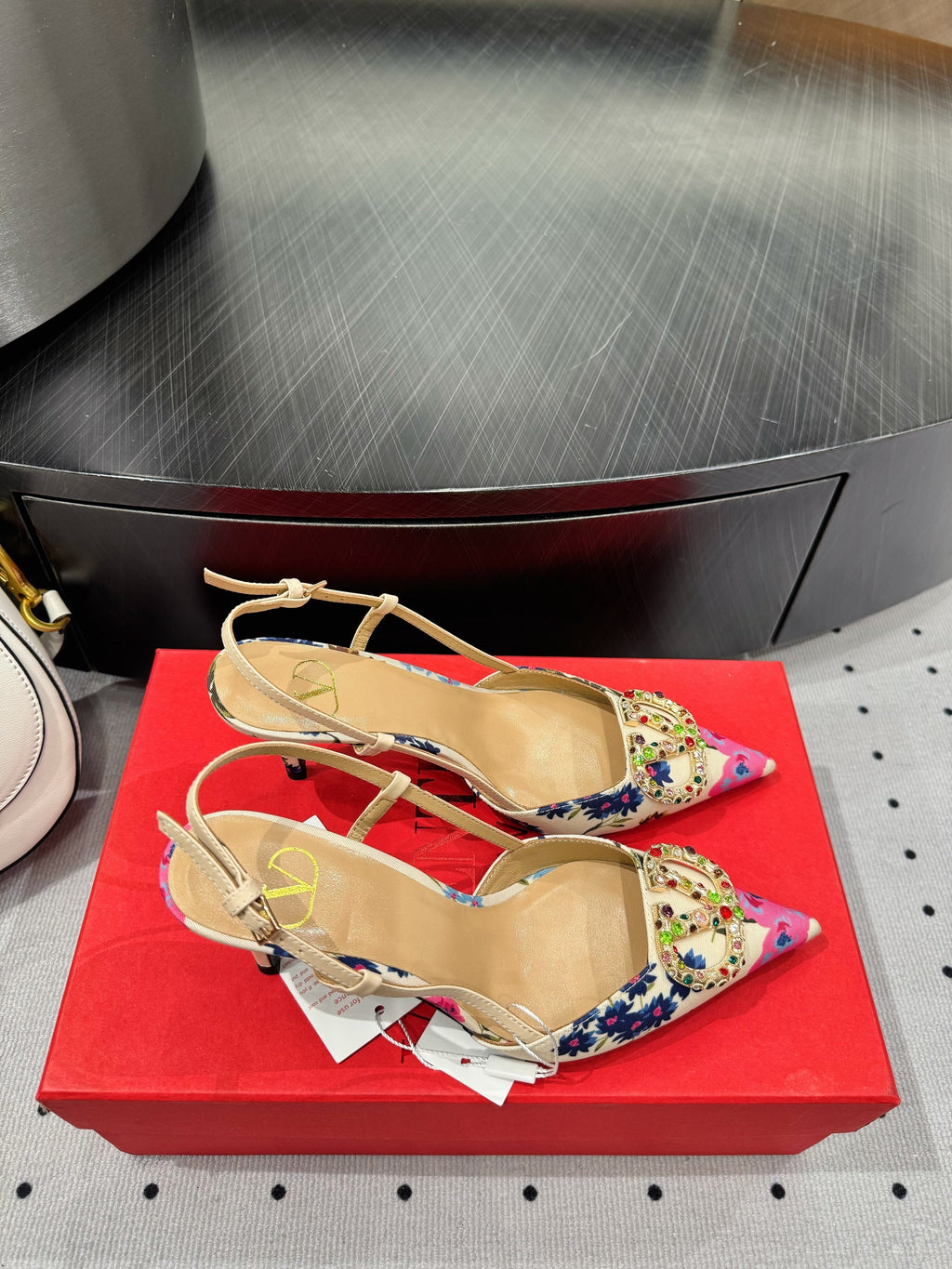 VLTN HIGH SLINGBACK 25S 80 MM IN WHITE MIX PINK FABRIC AND CALFSKIN