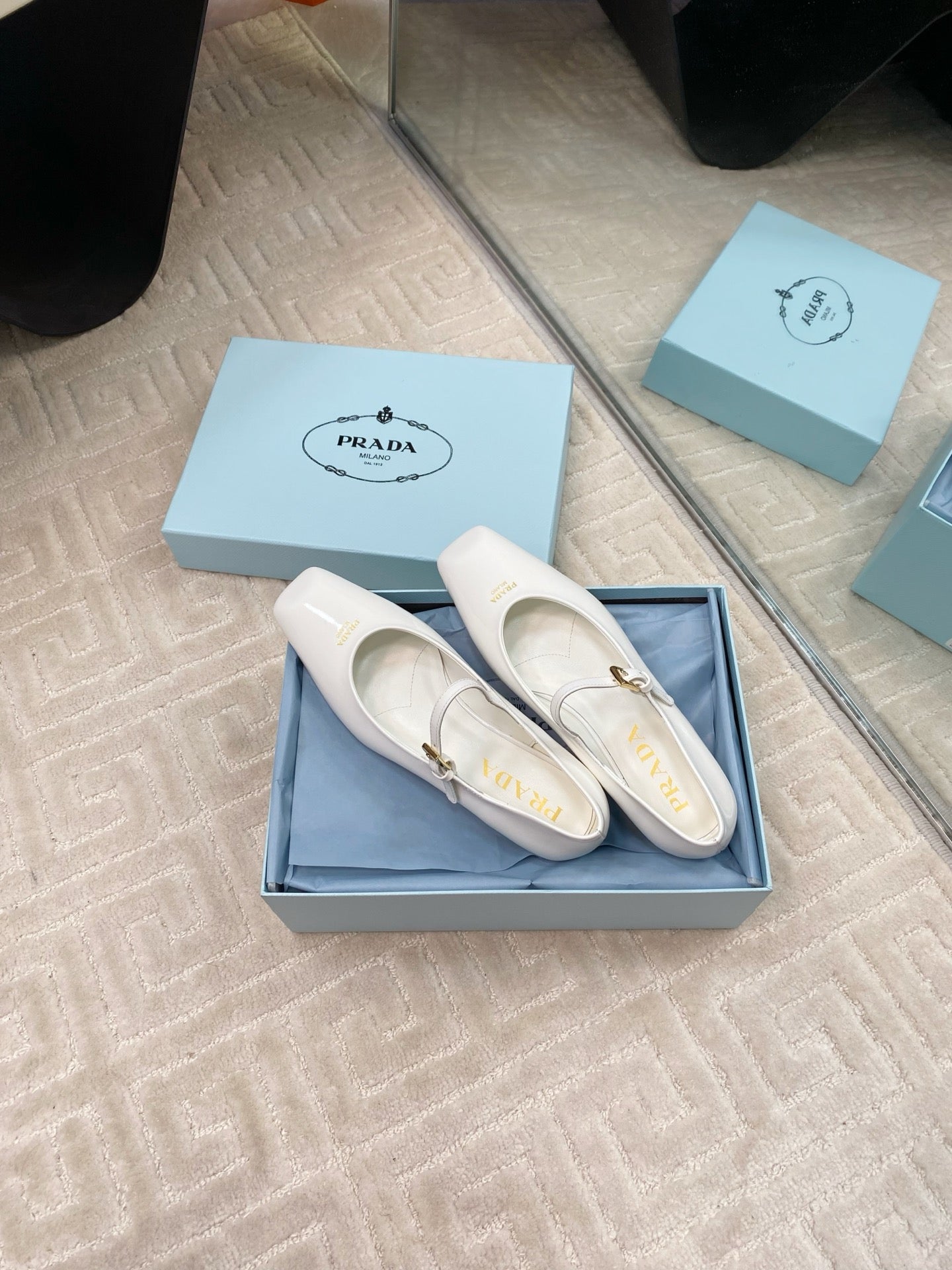 PRADA MARY JANE FLATS SQUARE TOE IN WHITE PATENT SHEEPSKIN
