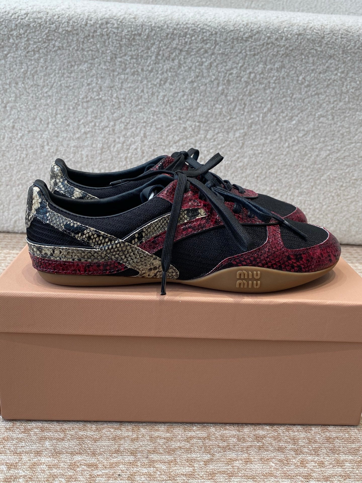 GYMNASIUM SNEAKER IN BLACK FABRIC AND BLACK RED SNAKE EFFECT CALFSKIN